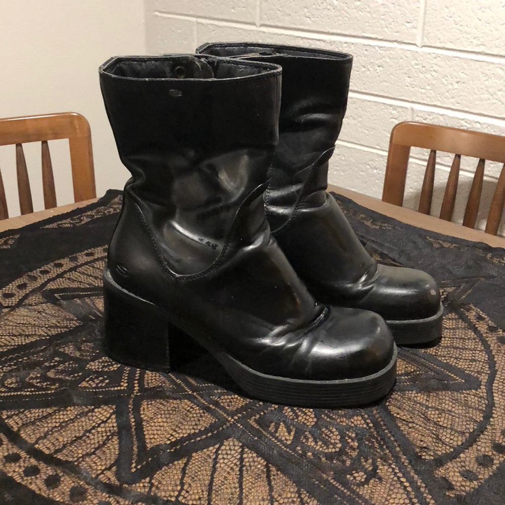 Sketchers boots